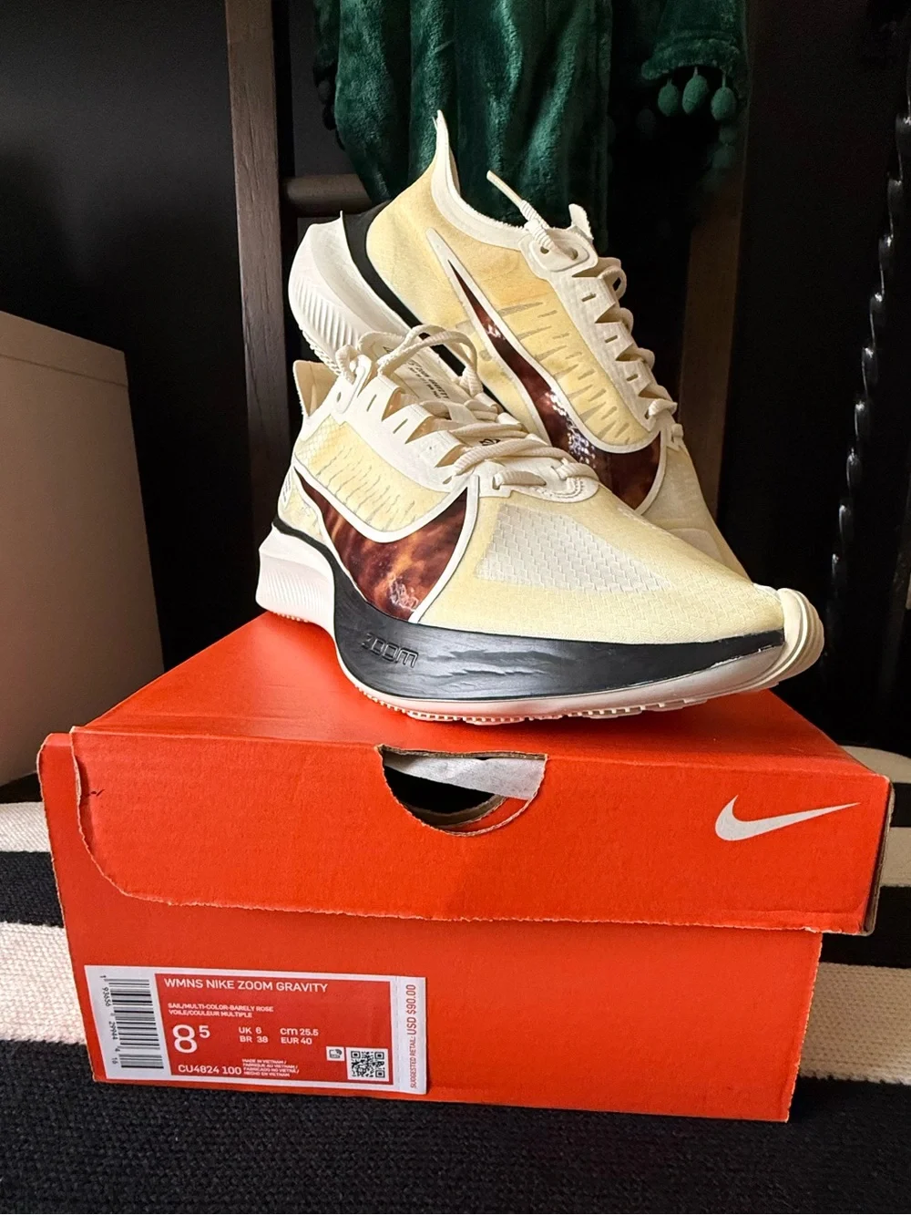 Women’s Nike Zoom Gravity Sail Tortoise Running Shoes